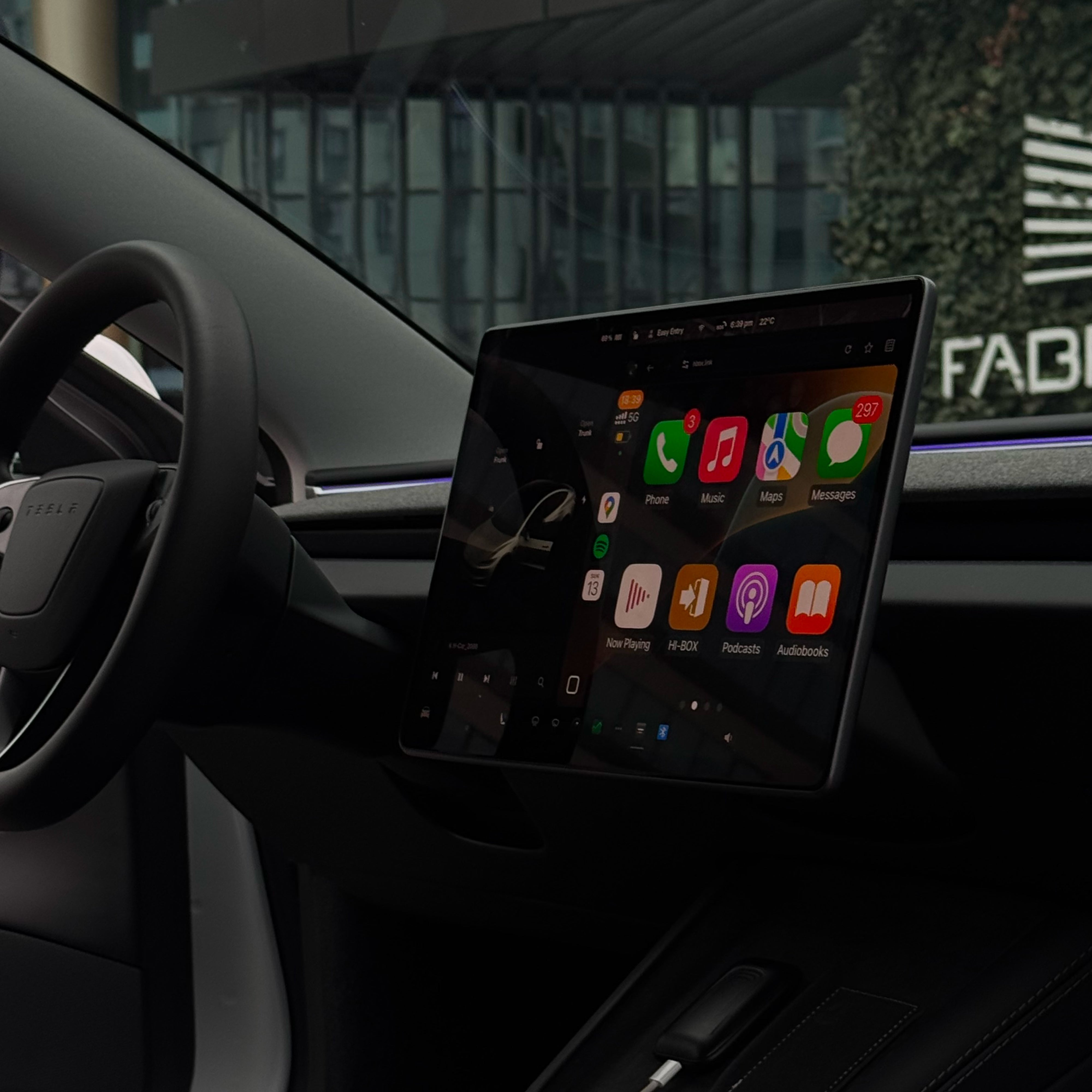 RaumBox Tesla CarPlay