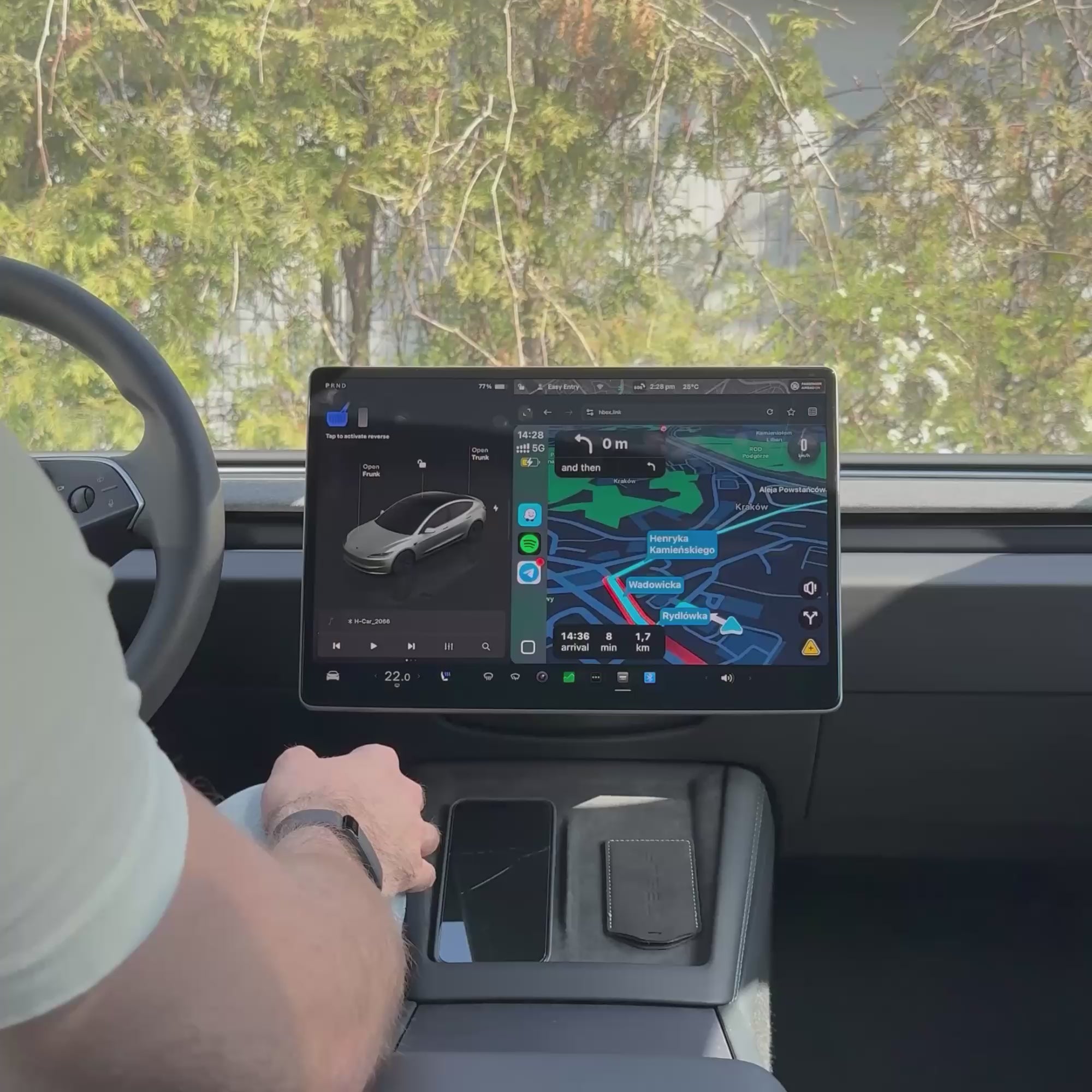 RaumBox Tesla CarPlay